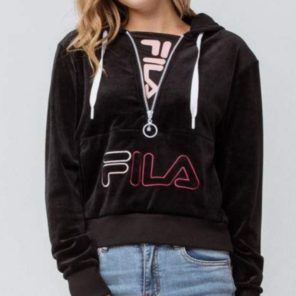 Cropped velour hoodie Fila NWOT has a quarter zip with Fila logo pockets Large